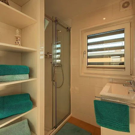 Botel Hausboot Möwenschiss Klitten