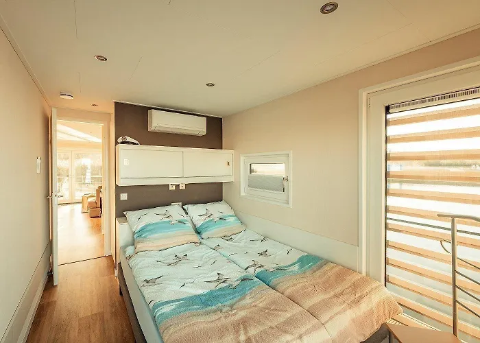 Hausboot Moewenschiss * Klitten