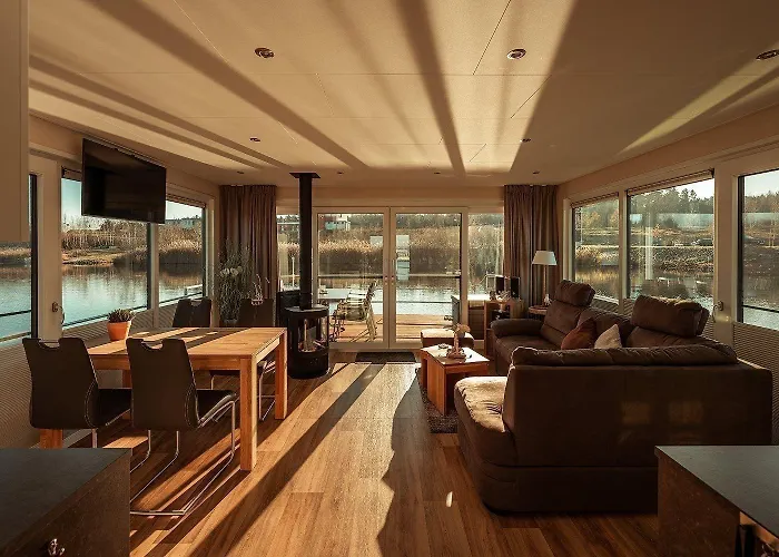 Hausboot Moewenschiss 船屋 Klitten