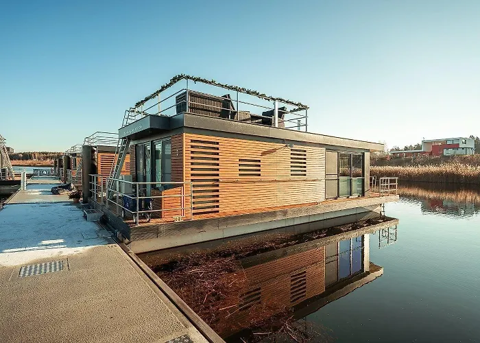 Hausboot Moewenschiss 船屋 Klitten