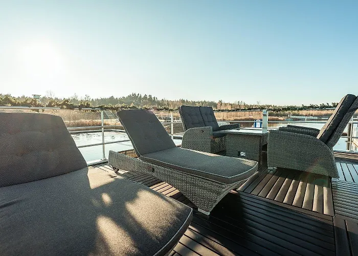 Hausboot Moewenschiss 船屋